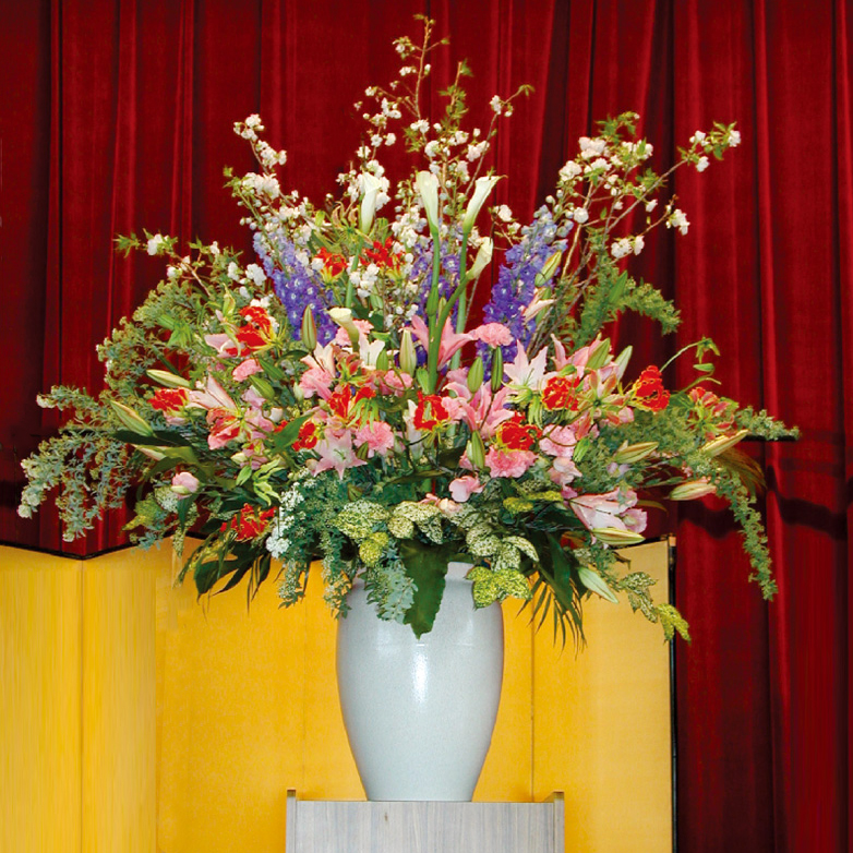 花瓶生花の画像です。金額は税抜五万円です。