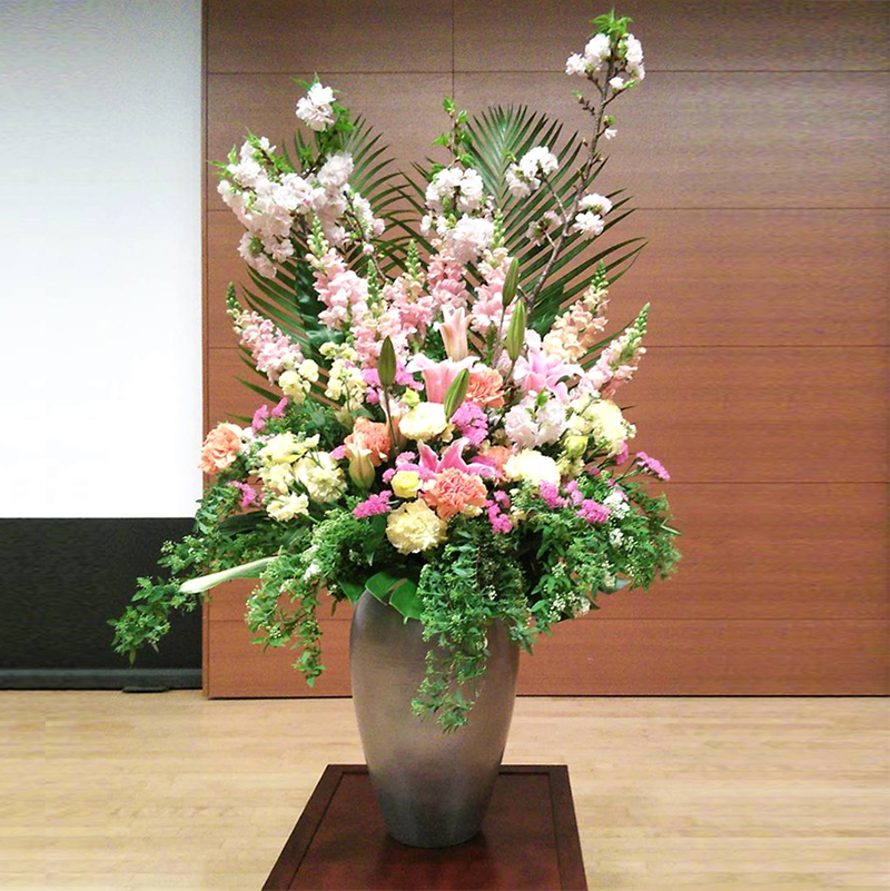 花瓶生花の画像です。金額は税抜３万円です。