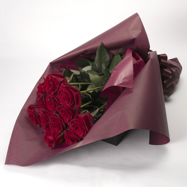 赤薔薇12本の花束です。
