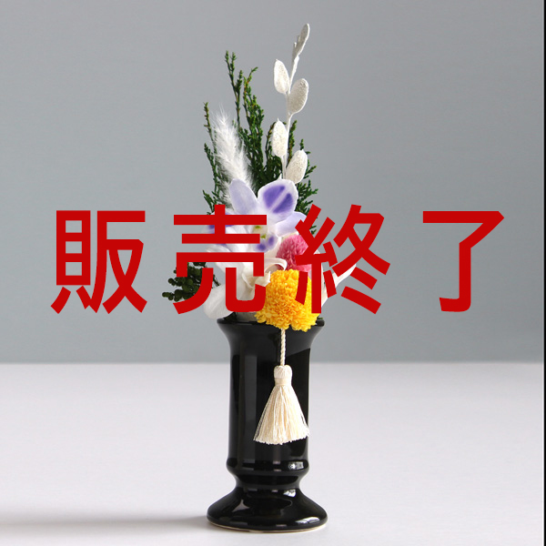 Glow (グロウ/輝き)という御供プリザーブドアレンジです。金額は税抜一万八千円です。