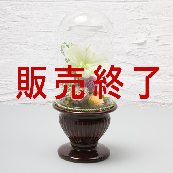 春陽(しゅんよう)という御供プリザーブドアレンジです。金額は税抜五千円です。