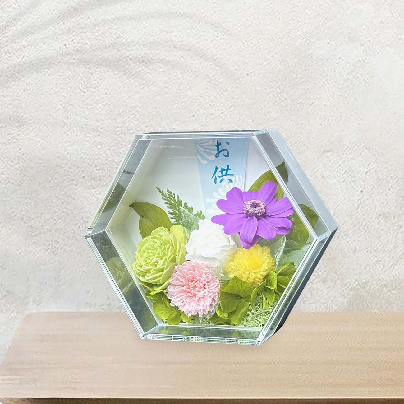 商品名ブリスSという御供プリザーブドアレンジメントです。金額は税抜五千円です。